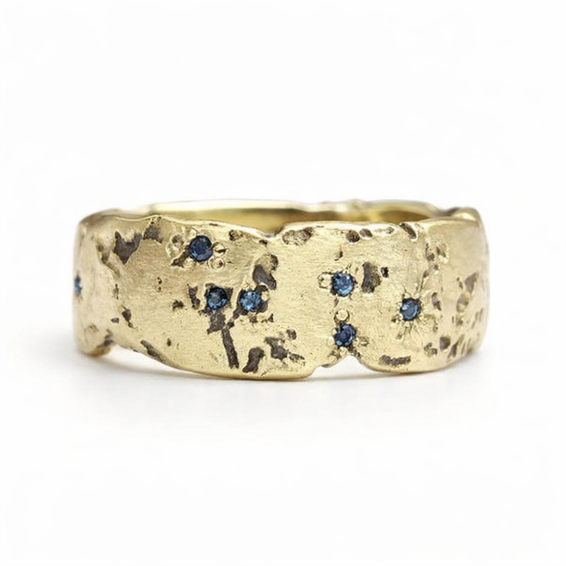 Anello Cristallo Blu Incastonato Martellato Oro Antico