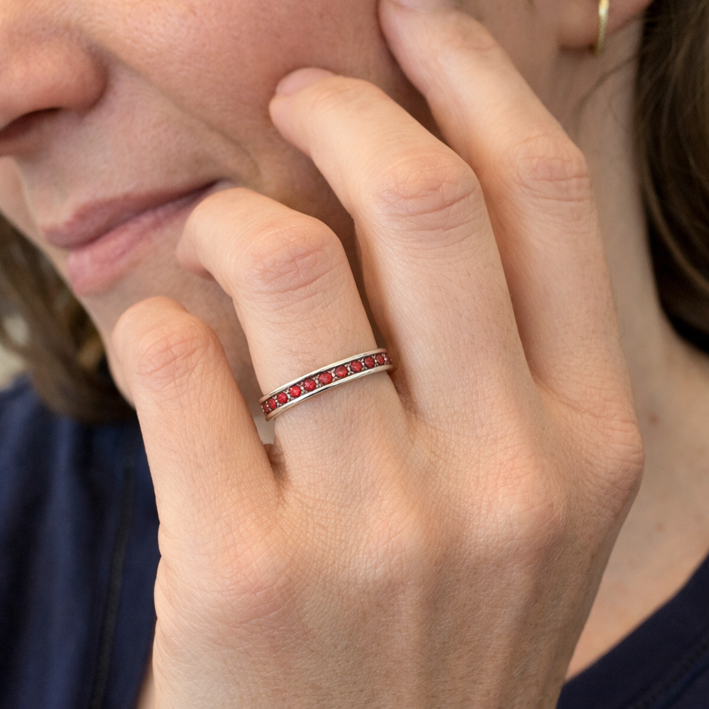 Anello Eternity Rubino