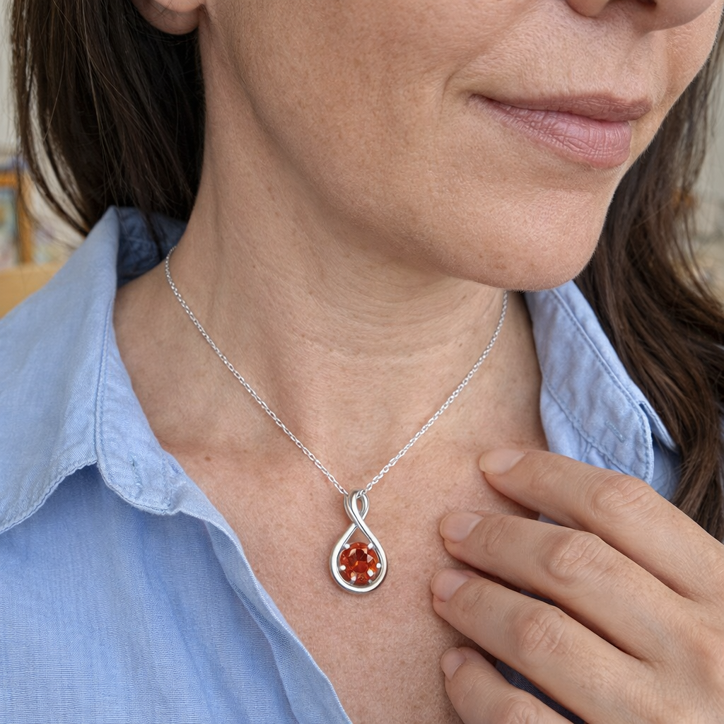 Collana Infinito con Rubino e Pendente