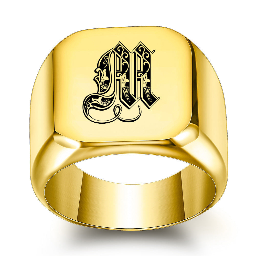 Noble Anello Classico con Iniziale Oro Giallo