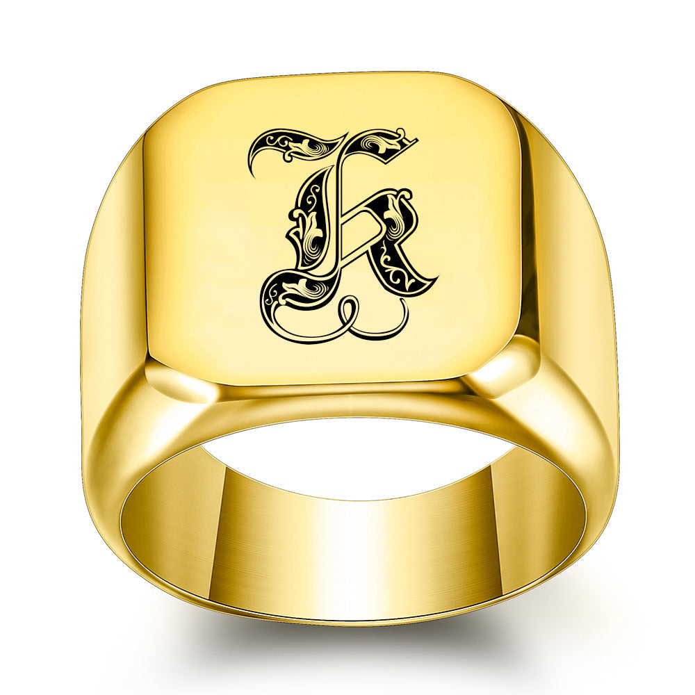 Noble Anello Classico con Iniziale Oro Giallo