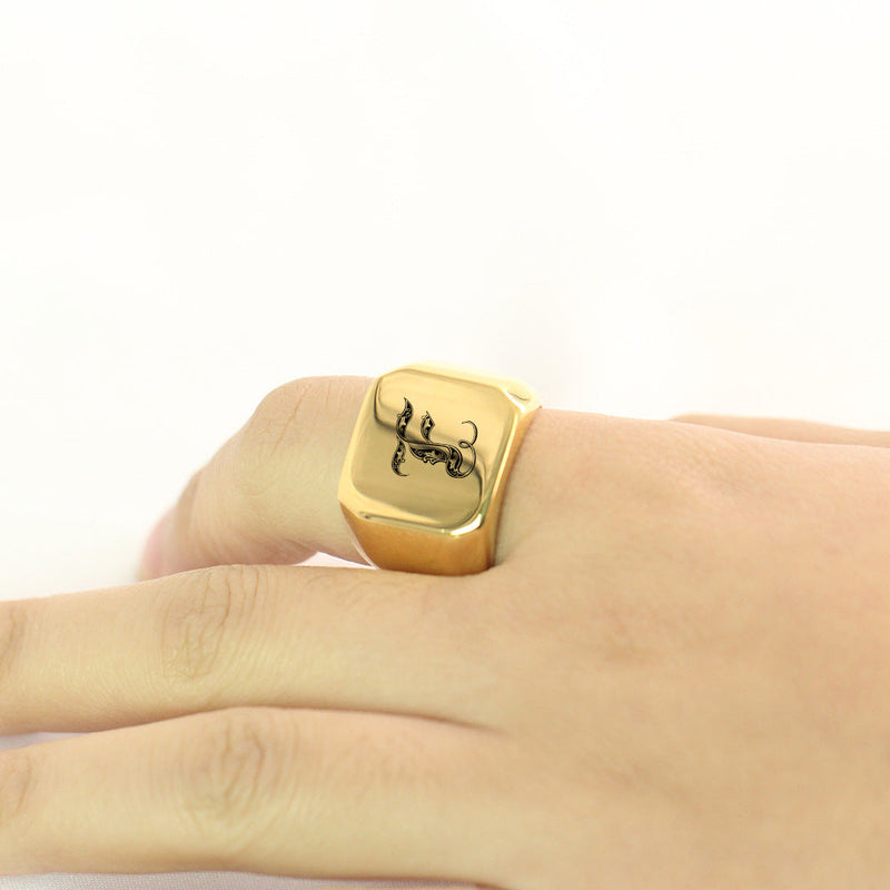 Noble Anello Classico con Iniziale Oro Giallo