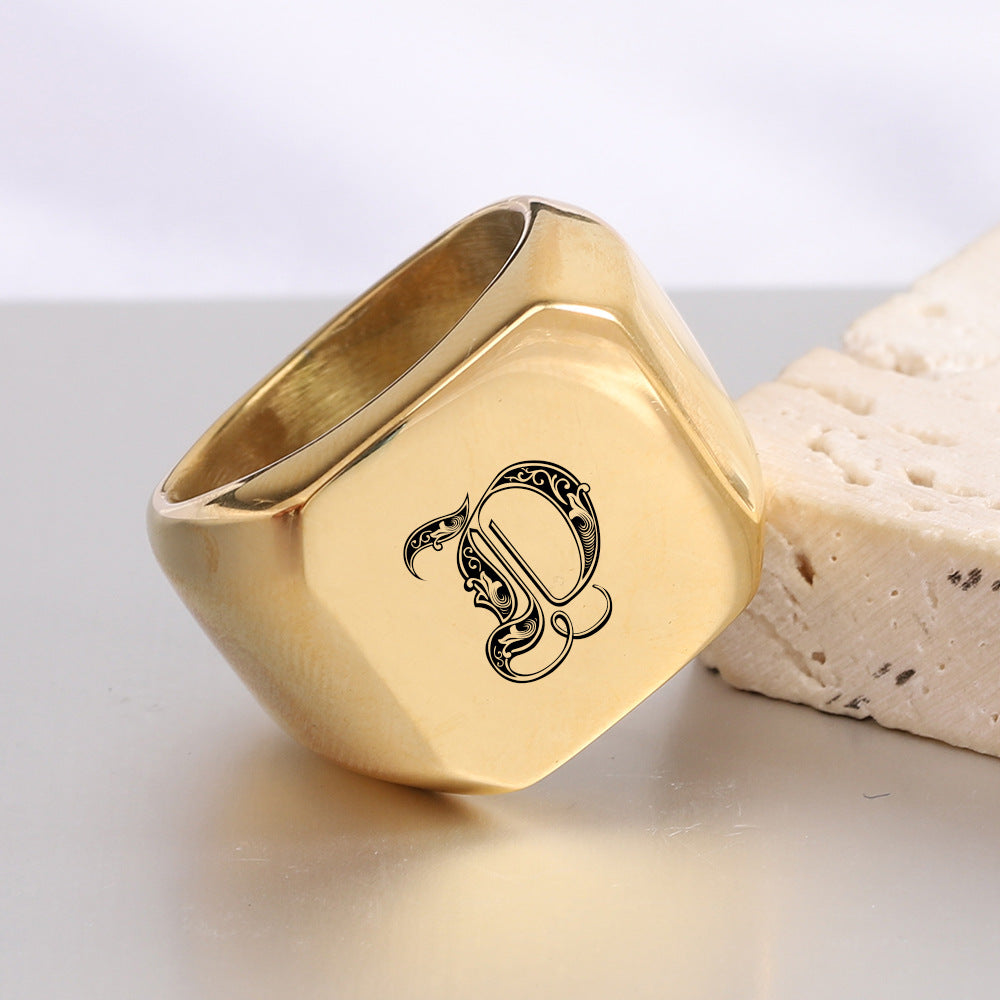 Noble Anello Classico con Iniziale Oro Giallo