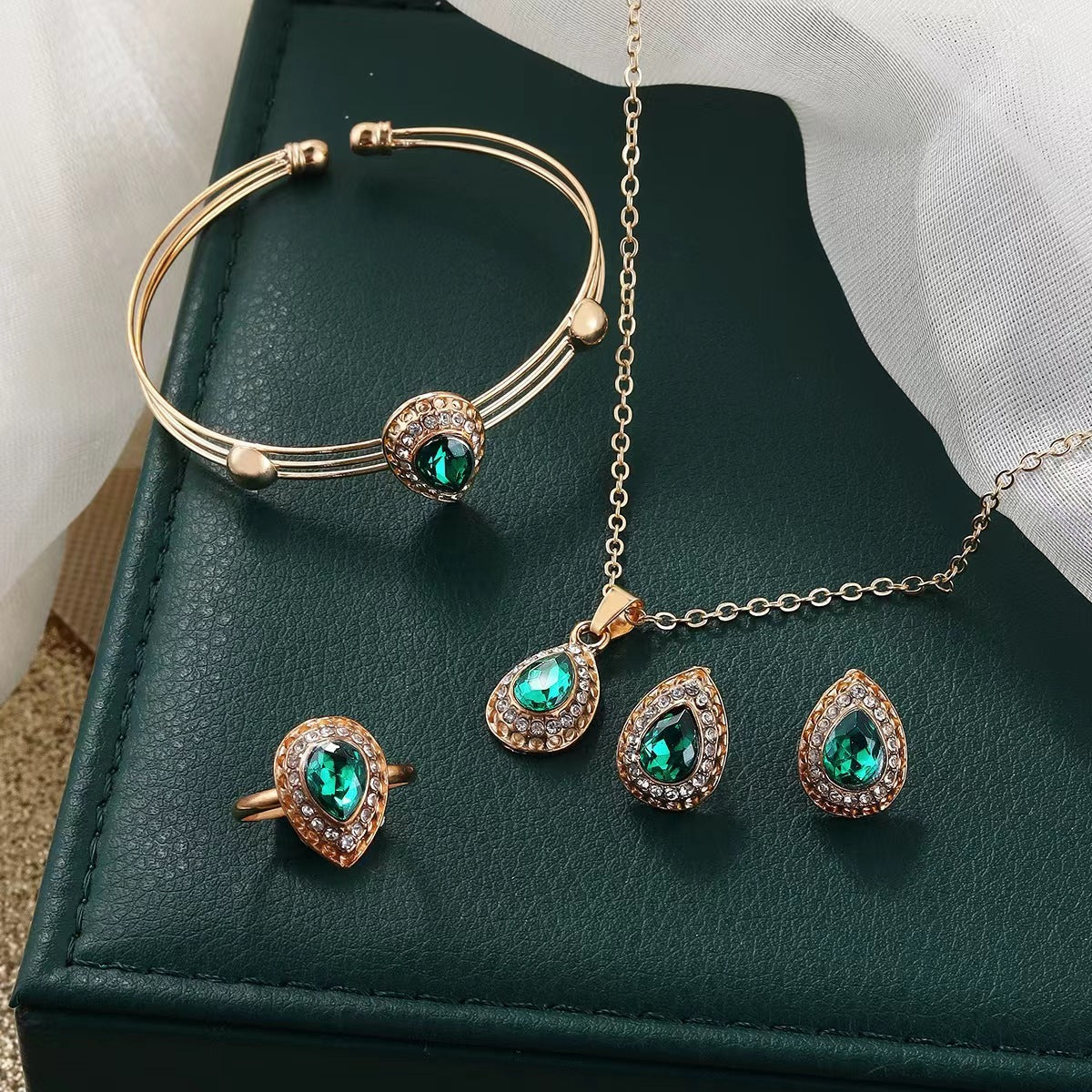 Noemie Glastra Parure