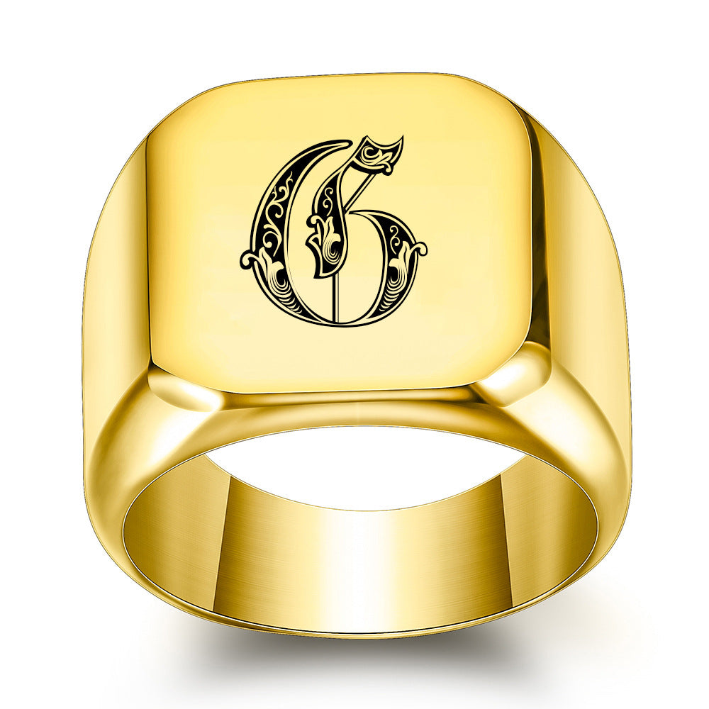 Noble Anello Classico con Iniziale Oro Giallo